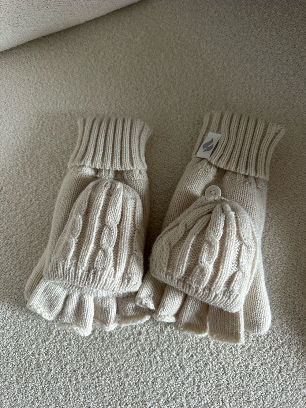 Womans Convertible Fingerless Gloves in Cream